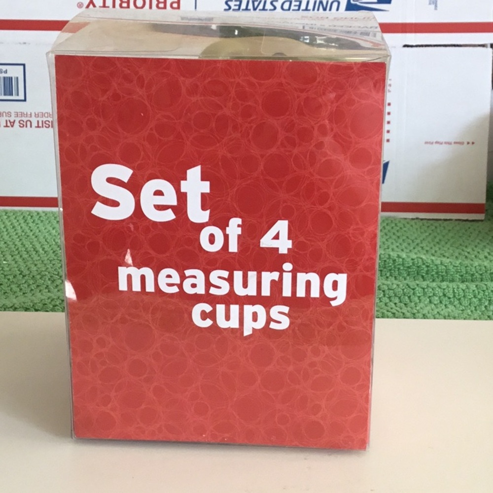 NWT Colorful Measuring Cups Set - Picture 4 of 6